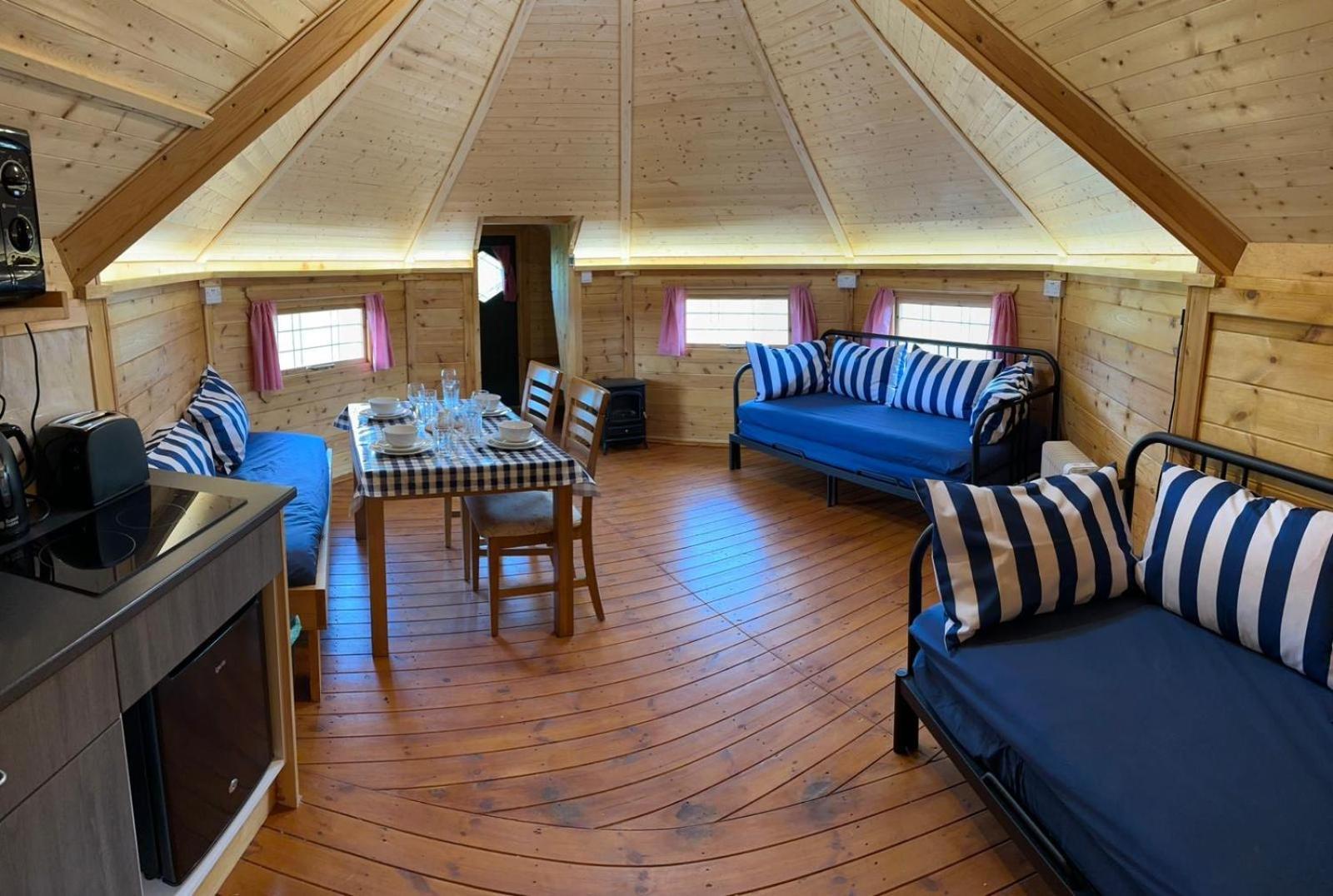 Holly Tree Glamping Cabins Wigglesworth Εξωτερικό φωτογραφία